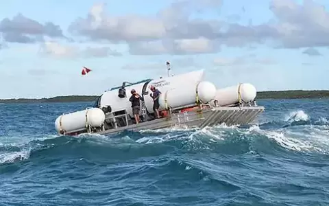 Un robot encuentra "restos" cerca del Titanic durante la b�squeda del sumergible