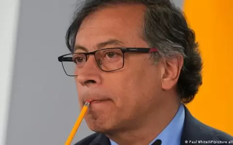 Petro asegura que su campa�a no ha recibido dinero narco y que no acepta chantajes