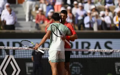 Djokovic no perdona a Alcaraz y es finalista del Roland Garros