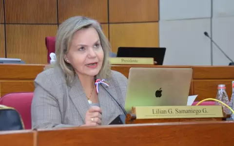 "Copamiento de poderes no es bueno", dice Lilian Samaniego