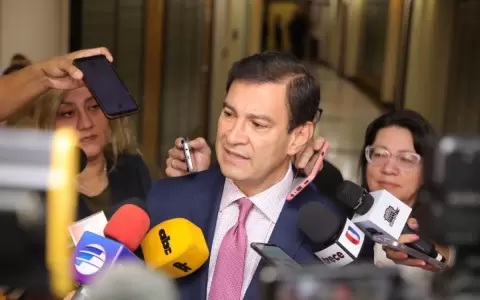 Ovelar dice que si "Mburur�" no jura, deber� correr la lista del Senado