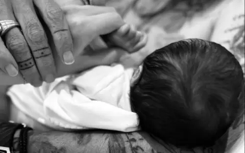 Marc Anthony anuncia el nacimiento de su beb� con Nadia Ferreira en el D�a del Padre