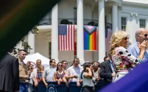 Biden coloca la bandera LGTB presidiendo la Casa Blanca: "Am�rica es una naci�n de orgullo"