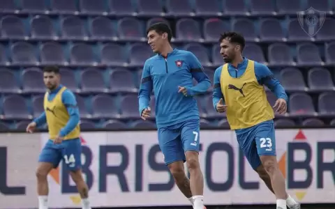 Alberto Esp�nola: �No pod�s jugar a mil los 90 minutos�