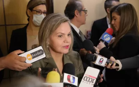 Samaniego, firme en su intenci�n de presidir la Mesa Directiva: �El Senado necesita hoy de una mujer�