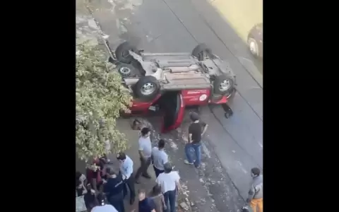 Aparatoso accidente automovil�stico involucra a m�vil del Ministerio de la Ni�ez