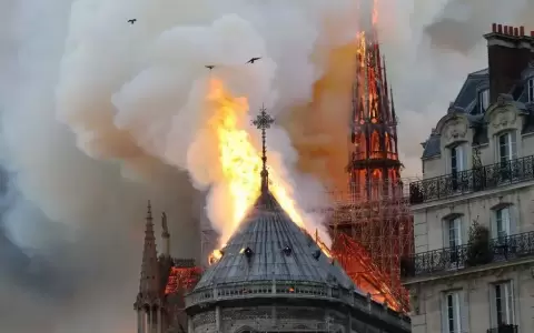 Una explosi�n en Par�s provoca un incendio en varios edificios