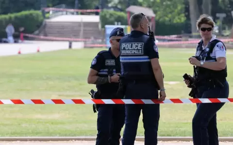 Acusan de intento de asesinato a sirio que acuchill� ni�os