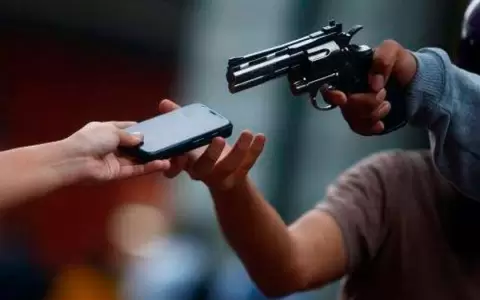 Joven asalt� a su propia hermana, su padre lo entreg� a la Polic�a