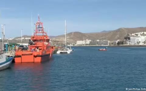Rescatan unos 200 migrantes cuando trataban de llegar a las Islas Canarias