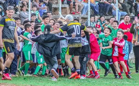 No olvida de d�nde sali�: el noble gesto de Enciso en su ciudad natal