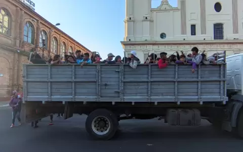 Trasladan a ind�genas que pretend�an manifestarse frente al Congreso
