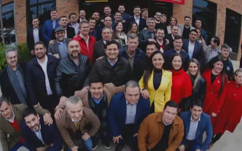 Nueva crisis entre colorados pone en riesgo unidad parlamentaria