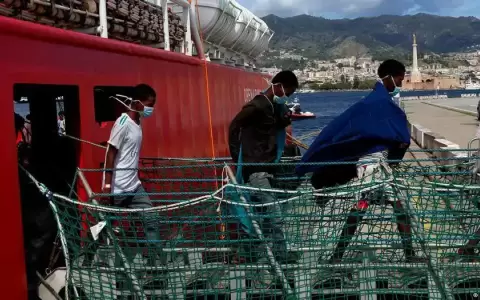 Open Arms rescata a casi 120 migrantes en el Mediterr�neo