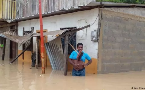Al menos 500 personas evacuadas en Ecuador por inundaciones
