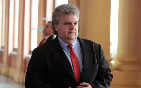 Vallese se va de Copaco tras dejarla casi en la quiebra
