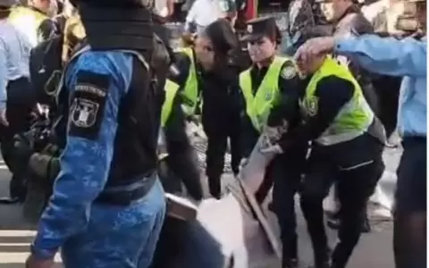 Incidentes frente al MOPC: pobladores de San L�zaro protestan por el p�simo estado de las rutas