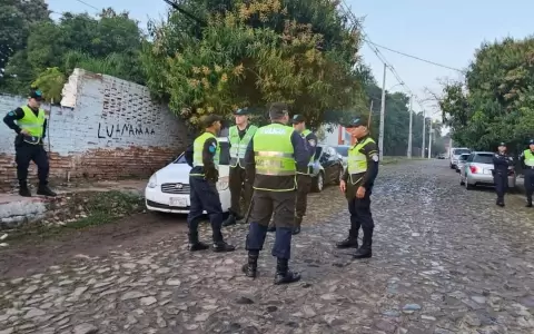 Fuerte despliegue policial en la vivienda de Pe�a ante movilizaciones de aportantes del IPS
