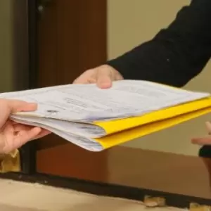 Ley "Anti-embargos" beneficia solo a funcionarios públicos