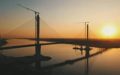 Culmina con �xito la colocaci�n del �ltimo tirante en el Puente H�roes del Chaco