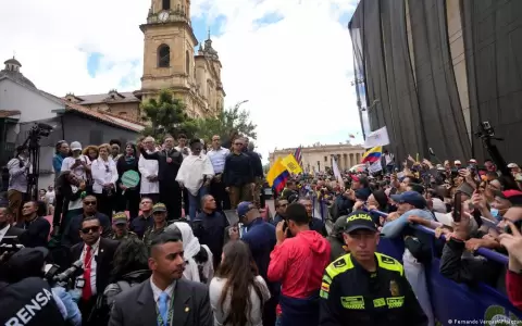 Sindicatos salen a las calles en apoyo a reformas de Petro