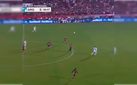 La jugada entre Lionel Messi, Alejandro Dom�nguez y Justo Villar