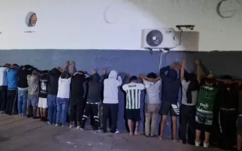 Por disturbios y tenencia de drogas, la Polic�a detuvo a 24 hinchas colombianos
