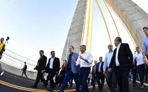 Autoridades nacionales recorren obra finalizada del Puente de la Integraci�n