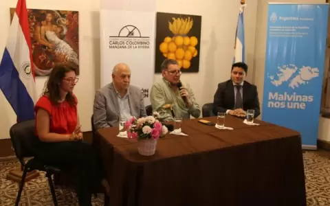 Homenaje a la integraci�n argentino-paraguaya en la Manzana de la Rivera