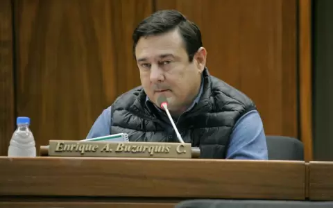 Buzarquis asumir� hoy su banca como senador