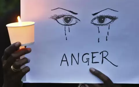 Crece ira en India por turba que hizo desnudar a dos mujeres