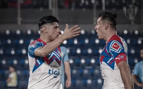 Cerro Porte�o vence a Resistencia en el debut de Diego Gavil�n