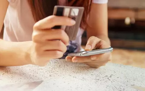 Tarjetas, comod�n de la econom�a familiar