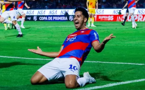 Cerro Porte�o se luce en el �ltimo partido de V�ctor Bernay