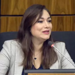 Roc�o Abed niega crisis econ�mica y cita consumo de caf� y postres como prueba