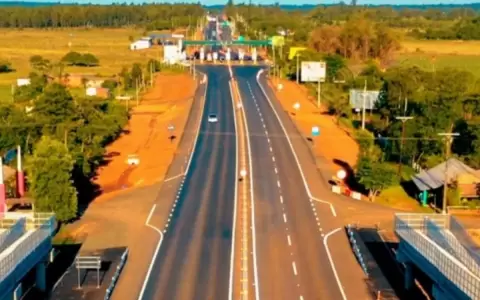 Camioneros anuncian paro ante aumento del peaje en la duplicada ruta PY02