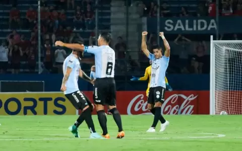 Debut triunfal de Guaire�a ante Cerro Porte�o en la Nueva Olla