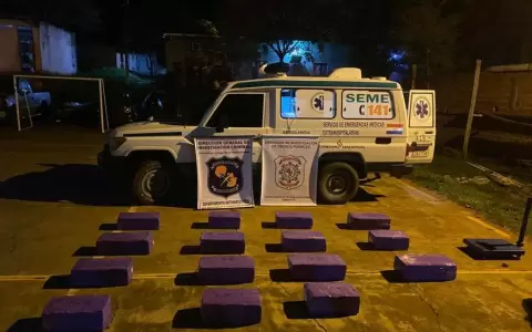Detienen una ambulancia estatal que transportaba 257 kilos de marihuana