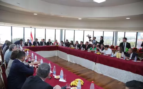 Opositores entregaron una nota a Pe�a expresando su preocupaci�n sobre algunos proyectos