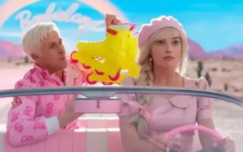 "Barbie" transmite un mensaje feminista adornado con todos los accesorios adecuados