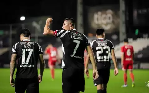 El campe�n Libertad debuta con una victoria ante Nacional