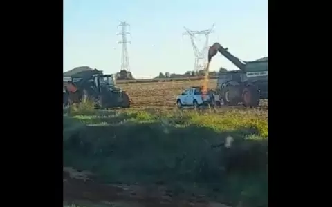 Carga de ma�z a una patrullera: "La gente que trabaja no quiere tener problemas"