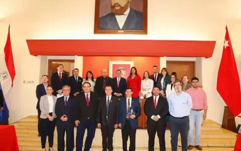 ANR lanza 300 becas universitarias en alianza con universidades privadas
