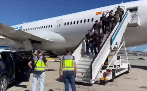 Gobierno entreg� a italianos capturados en Paraguay por tr�fico de drogas