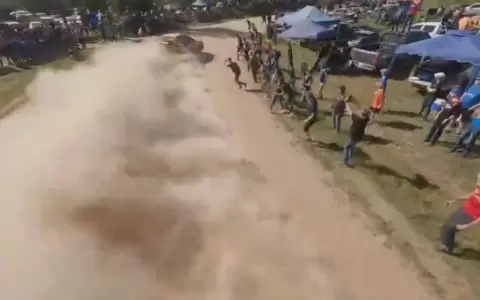 Peligrosa actuaci�n del p�blico en zona del Rally del Chaco