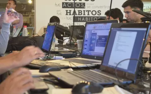 Consumo de internet en los hogares aument� 90 % en los �ltimos tres a�os, seg�n estudio