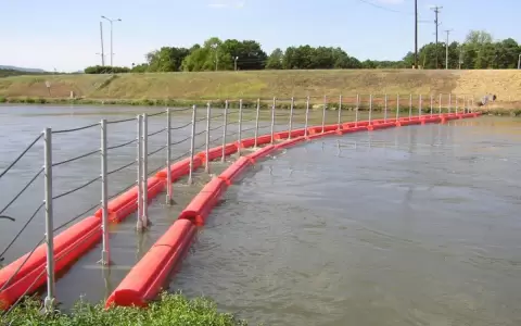 Media sanci�n a ley que coloca barreras flotantes en cauces