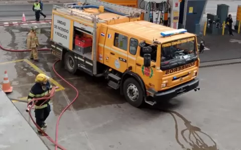 Principio de incendio en una estaci�n de servicios