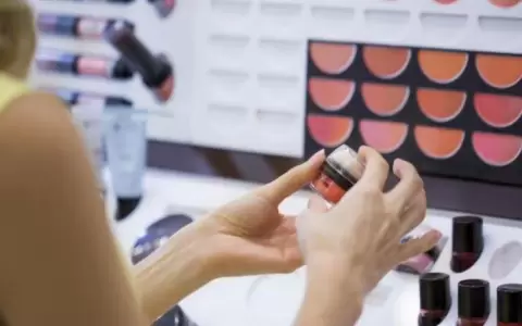 Salud insta a saber interpretar etiquetas de cosm�ticos y maquillajes