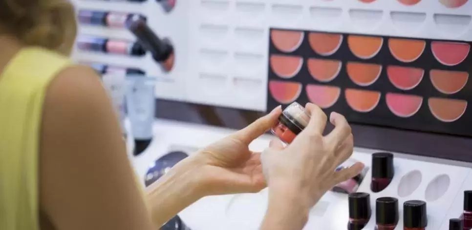 Salud insta a saber interpretar etiquetas de cosm�ticos y maquillajes